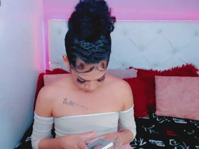 Live sex webcam photo for karolsexx- #291781894