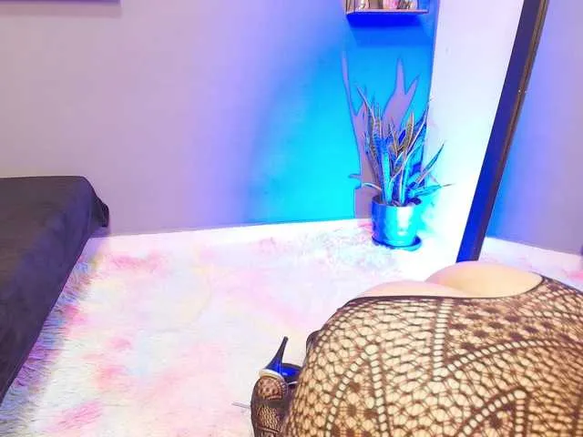 Live sex webcam photo for kateadams1 #290454784