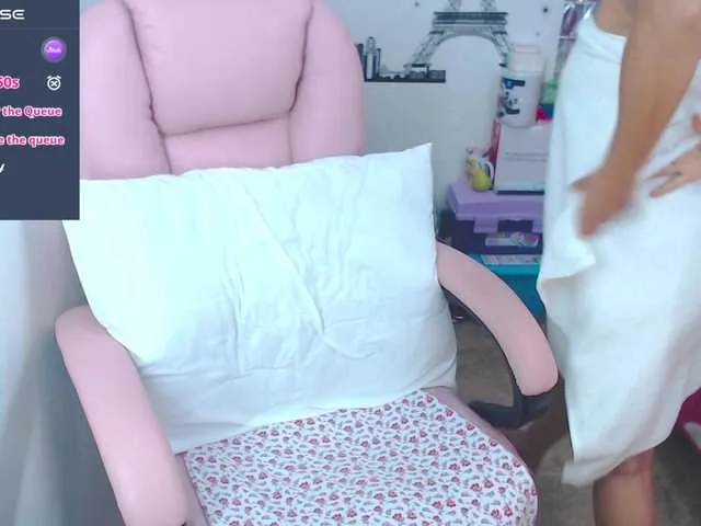 Live sex webcam photo for kategill21 #290356905
