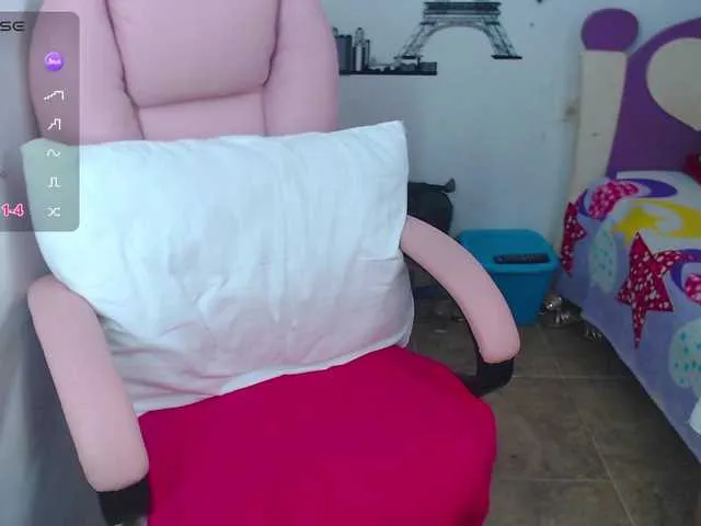 Live sex webcam photo for kategill21 #290897475