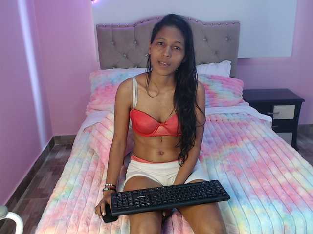 Live sex webcam photo for katelauren #290937938