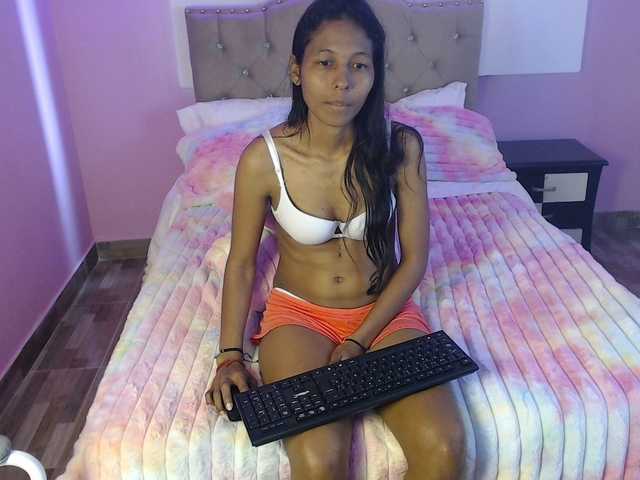 Live sex webcam photo for katelauren #290997618