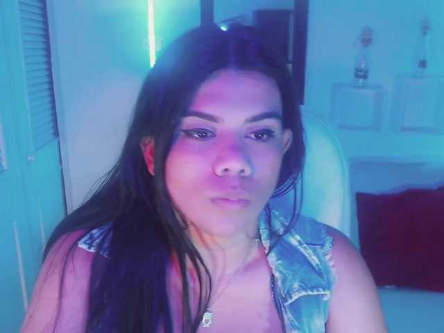 Live sex webcam photo for katha-69 #272444220