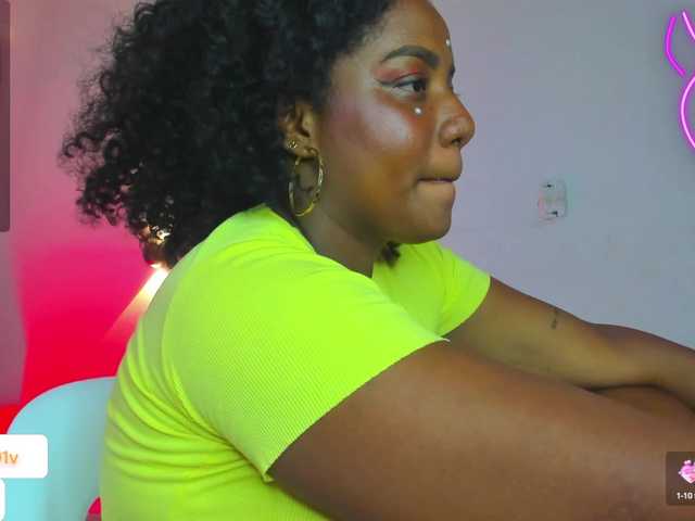 Live sex webcam photo for katie-01 #277449918