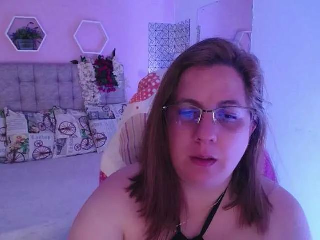 Live sex webcam photo for katie-joness #290369022