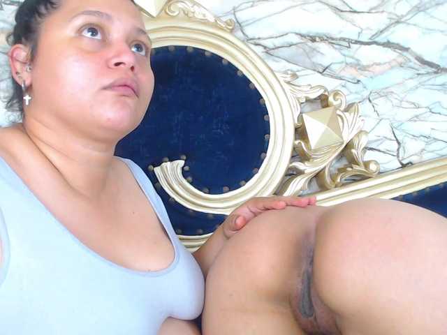 Live sex webcam photo for katie-sasha #275548662