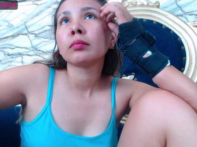 Live sex webcam photo for katie-sasha #275795164