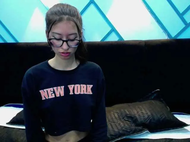 Live sex webcam photo for katnisslovee #276383451