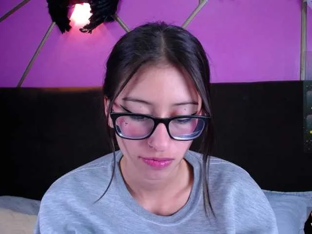 Live sex webcam photo for katnisslovee #277884185