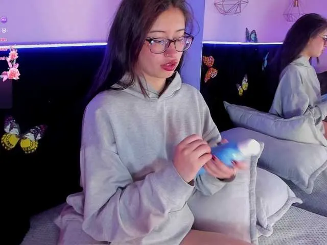 Live sex webcam photo for katnisslovee #292003059