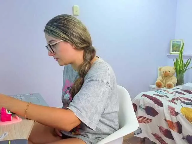 Live sex webcam photo for kattialov #291773339