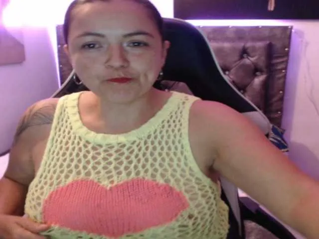 Live sex webcam photo for katy-lorens #290442618