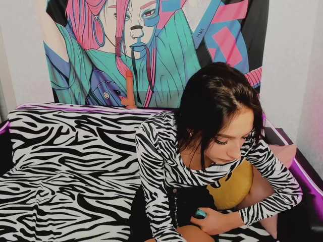 Live sex webcam photo for katyy12 #272671760