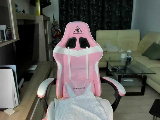 Live sex webcam photo for kaylalaine1 #290471650