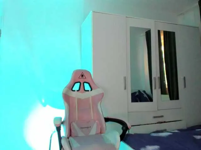 Live sex webcam photo for kaylalaine1 #291575149