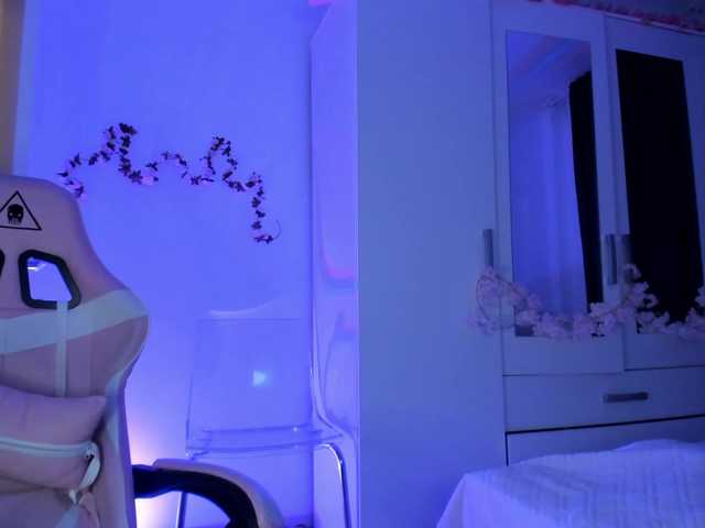 Live sex webcam photo for kaylalaine1 #291803438