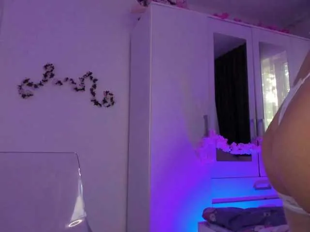 Live sex webcam photo for kaylalaine1 #291917806