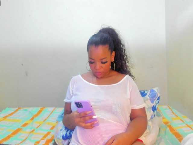 Live sex webcam photo for kayliebony1 #290396784