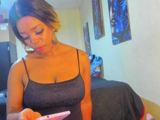 Live sex webcam photo for kayliebony1 #290638789