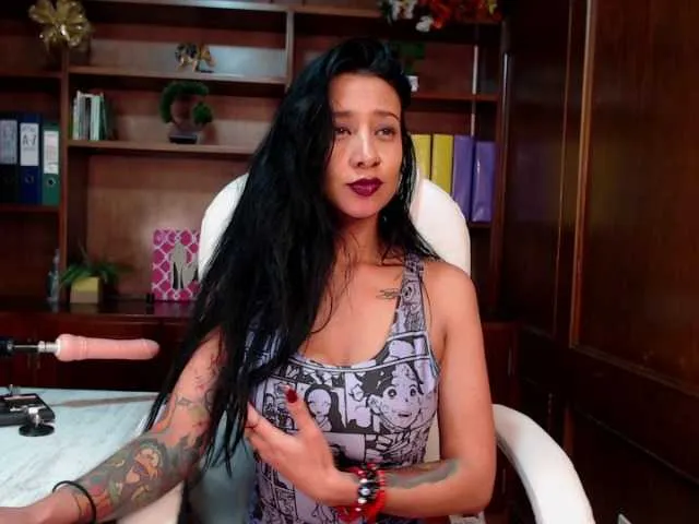 Live sex webcam photo for kelly-house #273582988
