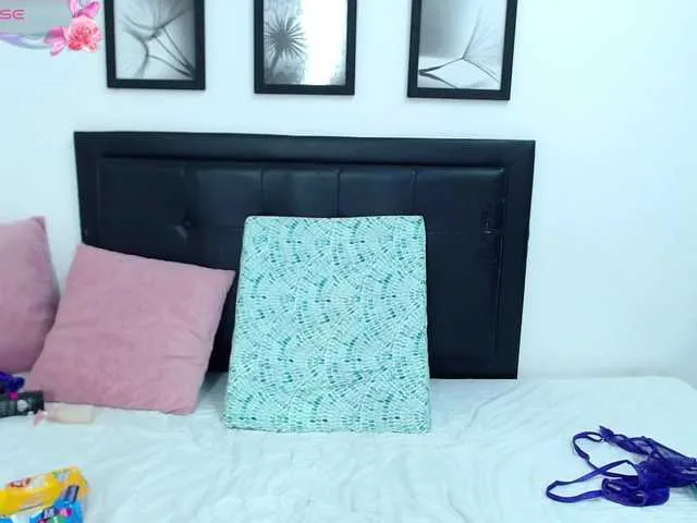 Live sex webcam photo for kelly-joness #292252538