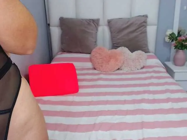 Live sex webcam photo for kellystefany #290893984