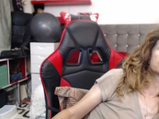 Live sex webcam photo for kellysurfing #277838023