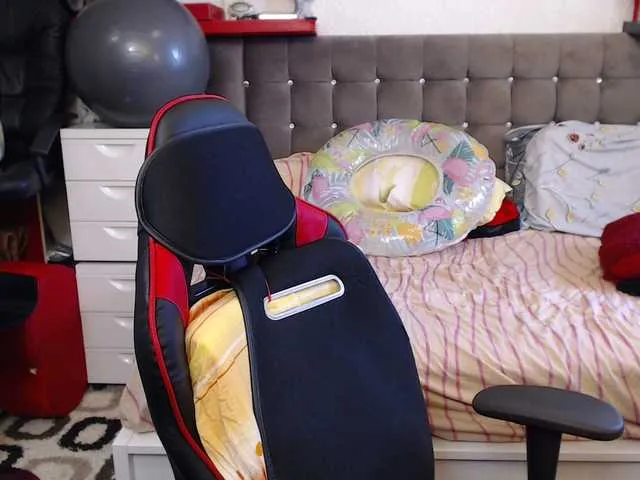 Live sex webcam photo for kellysurfing #289853121