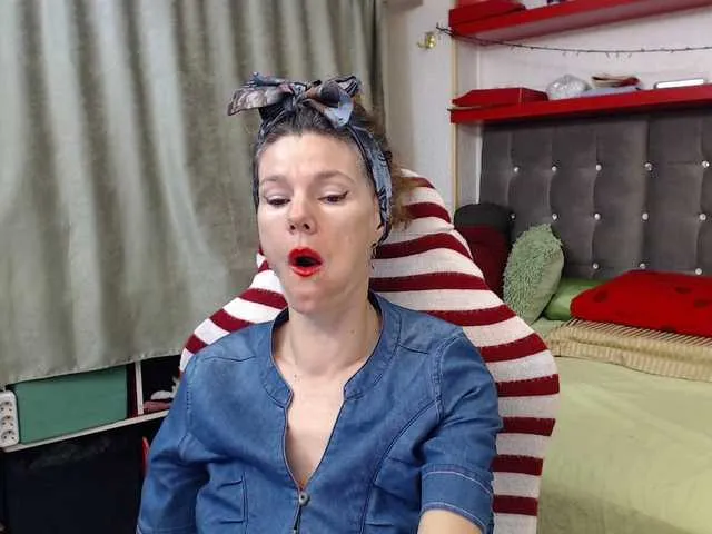 Live sex webcam photo for kellysurfing #292385337