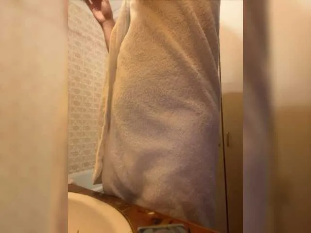 Live sex webcam photo for kendall-coolls #277386524