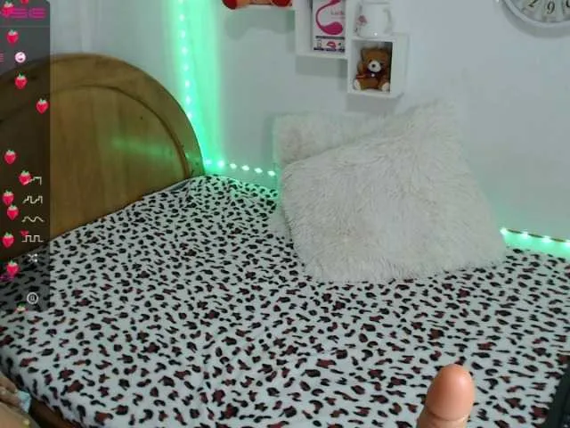 Live sex webcam photo for kendall-jenn #273288817