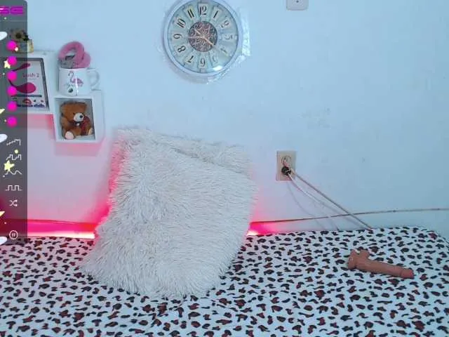 Live sex webcam photo for kendall-jenn #273770457