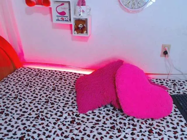 Live sex webcam photo for kendall-jenn #273821735