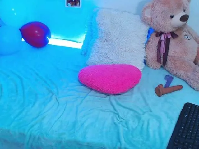 Live sex webcam photo for kendall-jenn #274008257