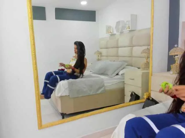 Live sex webcam photo for kendallcavani #272817911