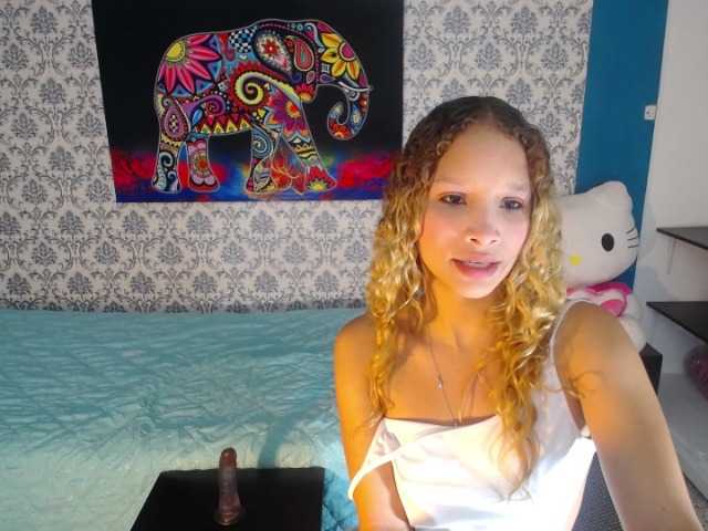 Live sex webcam photo for kendraaxl #271886794