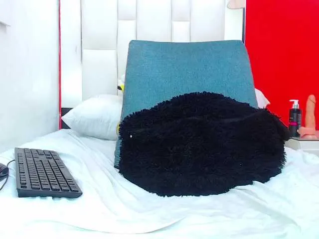 Live sex webcam photo for kenia-hot69 #273769689