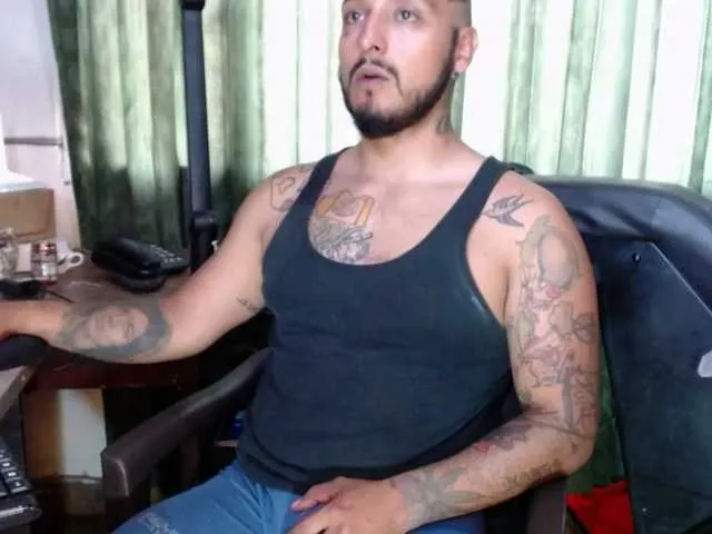 Live sex webcam photo for kenllyhot #275893736