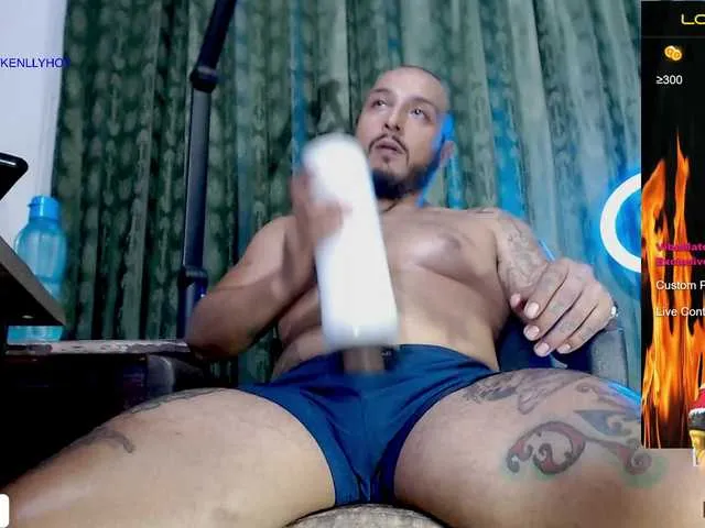 Live sex webcam photo for kenllyhot #276173776