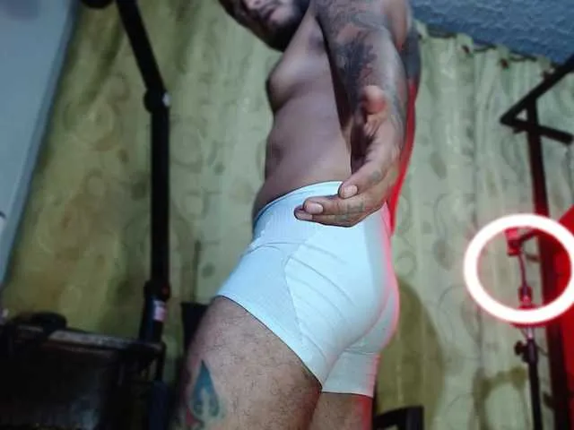 Live sex webcam photo for kenllyhot #276671806