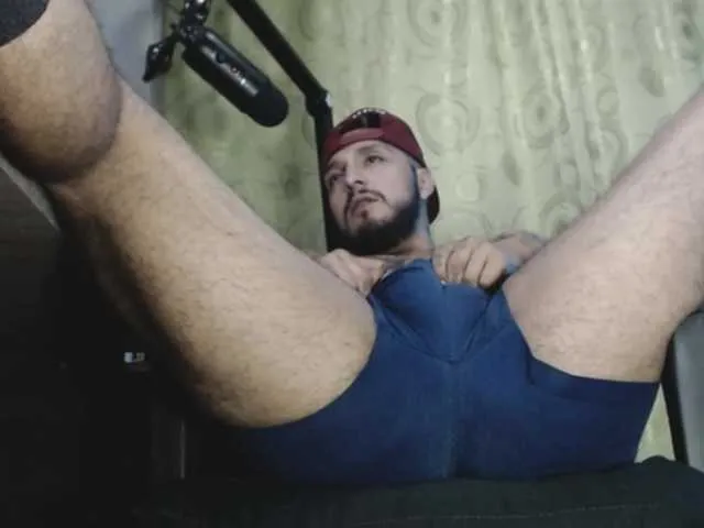 Live sex webcam photo for kenllyhot #276714077