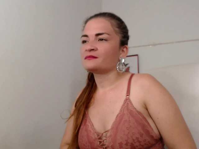 Live sex webcam photo for kerly-69 #272460927