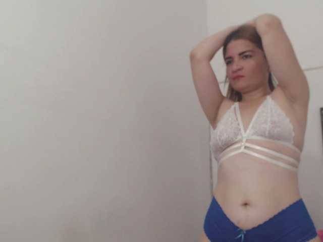 Live sex webcam photo for kerly-69 #272474232