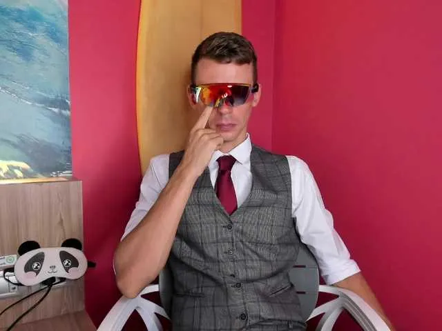 Live sex webcam photo for kevinlarsen99 #289793784