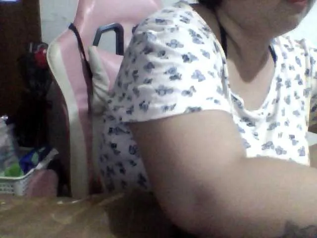 Live sex webcam photo for khim052630 #290605787
