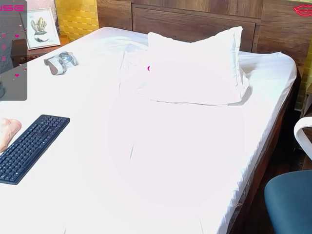 Live sex webcam photo for kiara-evanss #276052474