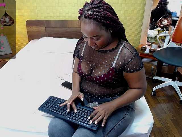 Live sex webcam photo for kiara-evanss #276139826