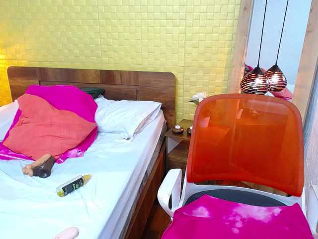 Live sex webcam photo for kiara-evanss #276775813