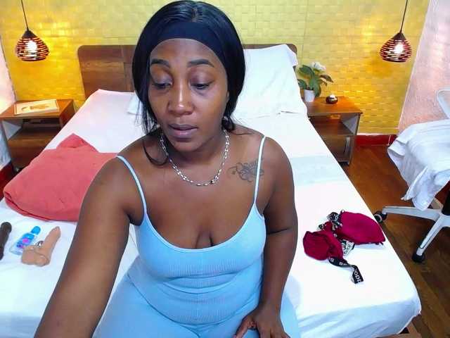 Live sex webcam photo for kiara-evanss #277389689