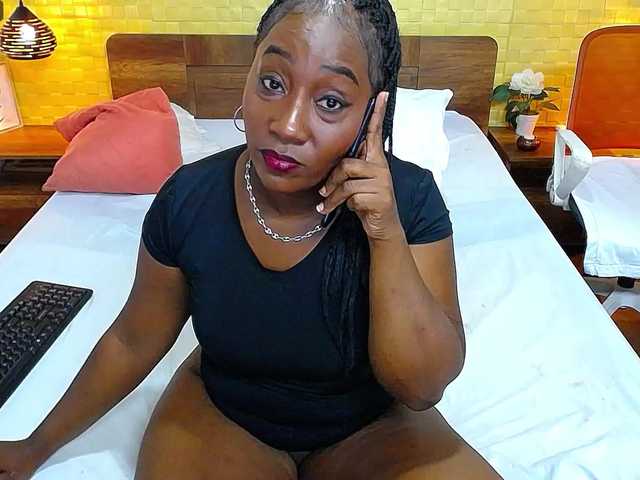 Live sex webcam photo for kiara-evanss #277611886